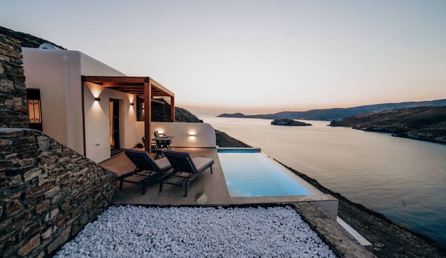Ble Kythnos Suites