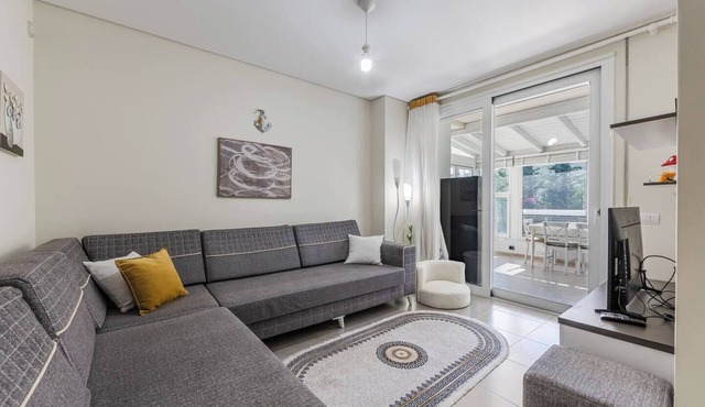 Blue Bay | Sea View Apartment with Free Parking by PikHost