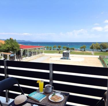Blue Hotel Apartments in Ierissos