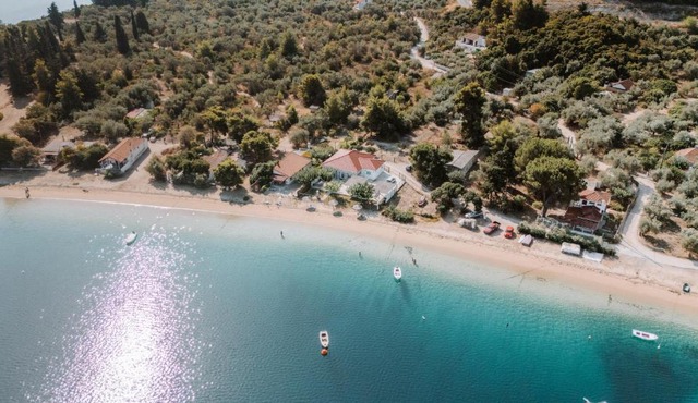 Bluevera seafront villa-Aidipsos bay