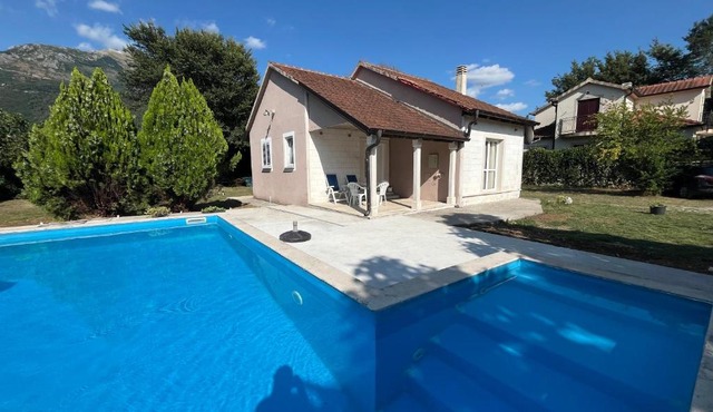 Boka Garden Retreat - Private Pool & Large Garden Near Kotor and Tivat