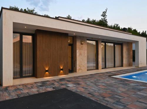 Brick Villas - Poolside Bliss in Novoberdo