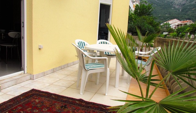 Bright and fresh beach apartment - Stay 6 nights and get the 7 the night free