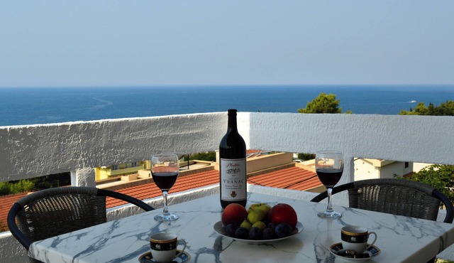 Bright apartment in the green part of Bar and only 5 min to the beach by feet