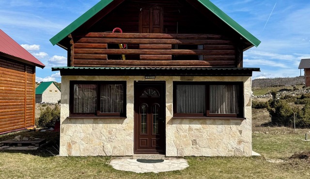 Cabin Varde | 2-bedroom cabin in charming Žabljak
