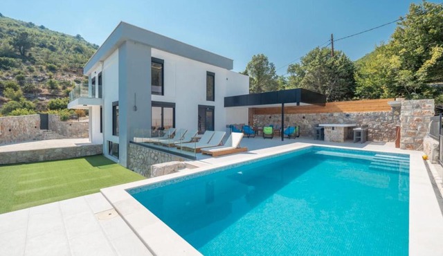 Calma Vista Villas with seasonal pool