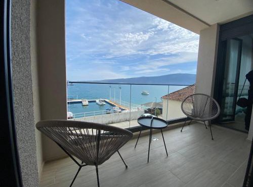 Camellia apartments Herceg Novi, Bijela