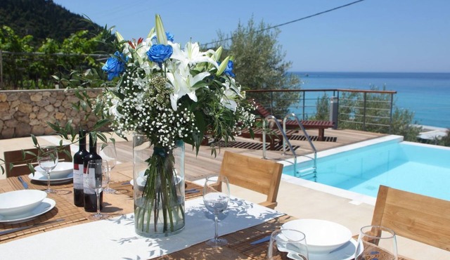 "Capro" mit Infinity-Pool by Interhome in Vafkeri