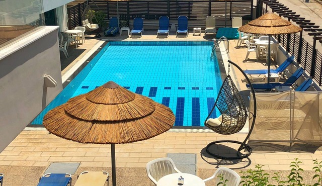 Caravel Apartment Hotel