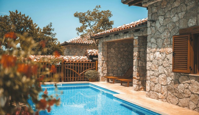 Carevic Resort & Villas