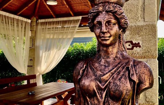 Caryatis Ntoridis Studios & Apartments in Afitos in Afitos