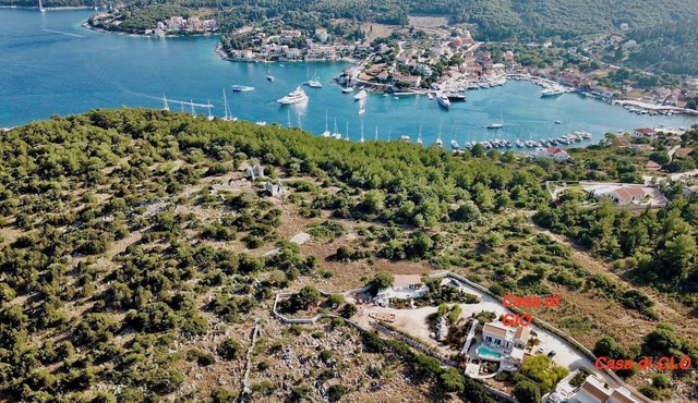 Casa di GIO sea front stone property, private pool, Fiscardo 500 m