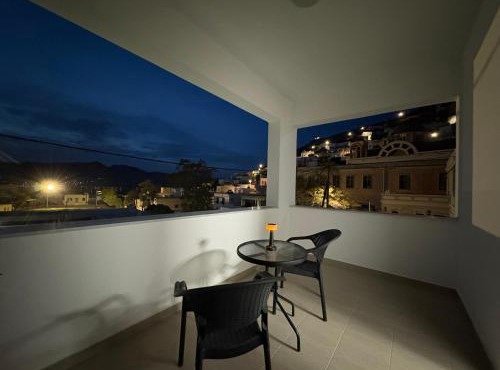 Castle & Sea, Platanos Retreat