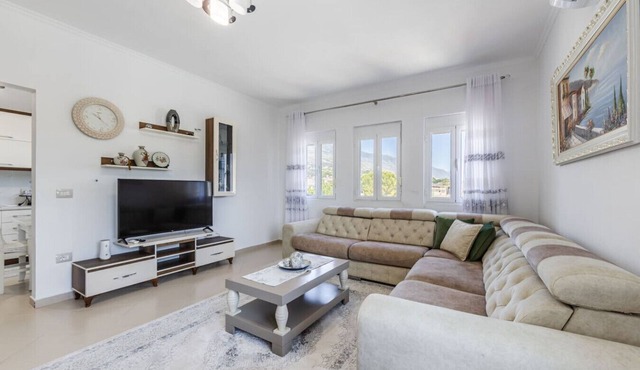 Castle Serenity Home | 3BR with Free Parking