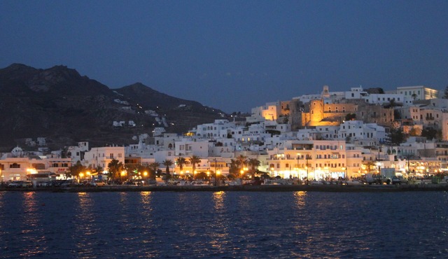 Catamaran with skipper and hostess Cyclades in Adamantas