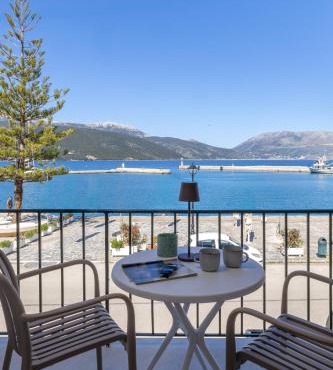 Cavaliere Seafront House - Theseus