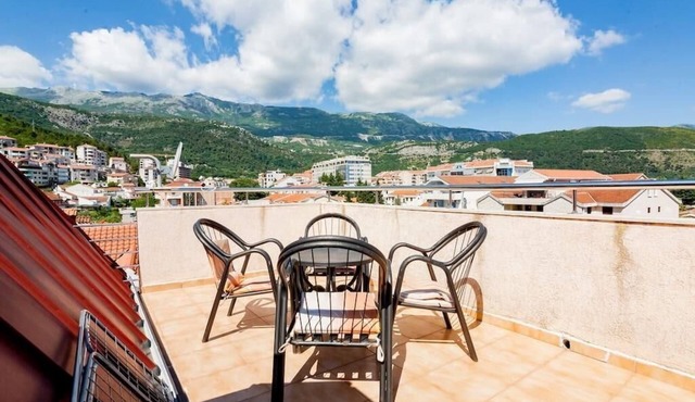 CENTER APARTMENT SARA, VIEW, 10 MINUTES FROM BEACH