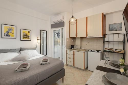 Central Studio! Fiber WiFi, AC, Private, Self Check-in! in Thessaloniki