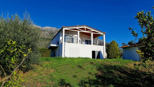 Cezar Villa in Eretria