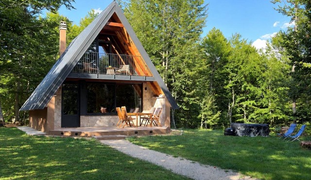 Chalet SOFI - Luxury Mountain Villa with Private Hot Tub in Šavnik