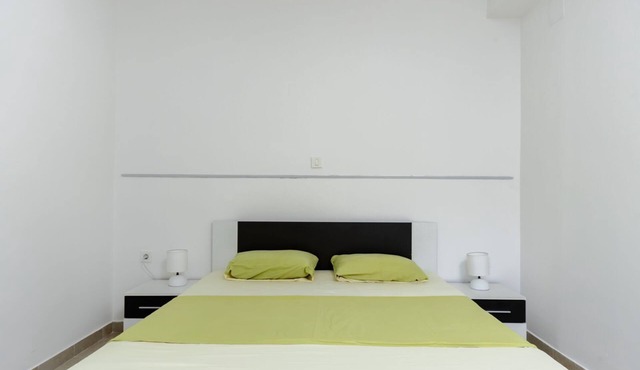 Charming 1-bedroom apartment in enchanting Budva with WiFi, AC