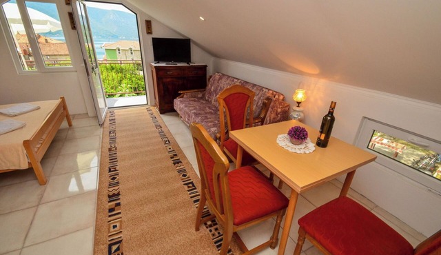 Charming 1-bedroom apartment in welcoming Risan with WiFi, AC