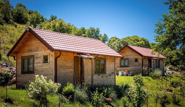 Charming 1-bedroom cottage in marvelous Zeta with WiFi, AC