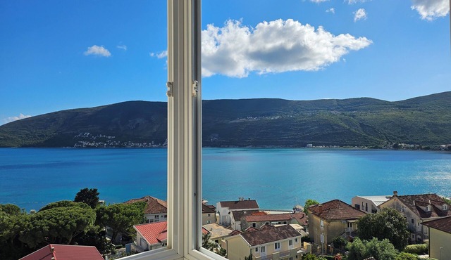 Charming 1-bedroom apartment with WiFi and AC in picturesque Herceg-Novi