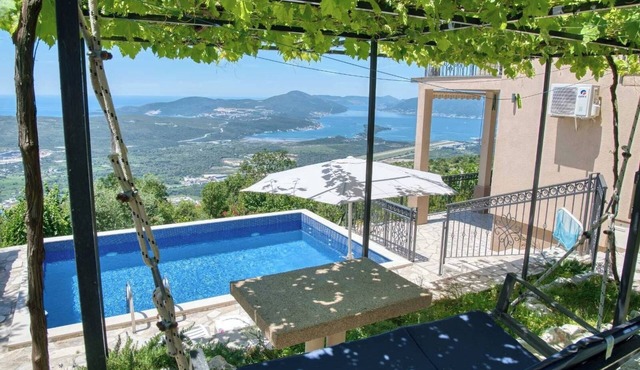 Charming 1-bedroom apartment with AC and WiFi in marvelous Kotor Municipality
