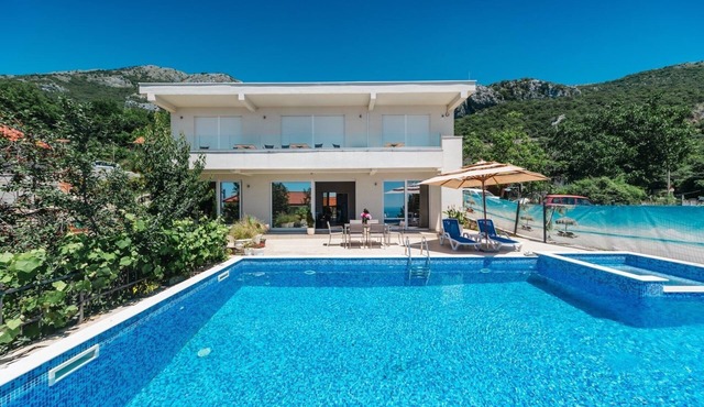 Charming 3-bedroom house and a swimming pool whit jacuzzi