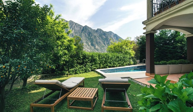 Charming 3-bedroom townhome with VIEW and POOL in Orahovac