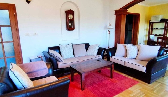 Charming 3-bedroom villa with WiFi, AC in welcoming Igalo,Zvinje