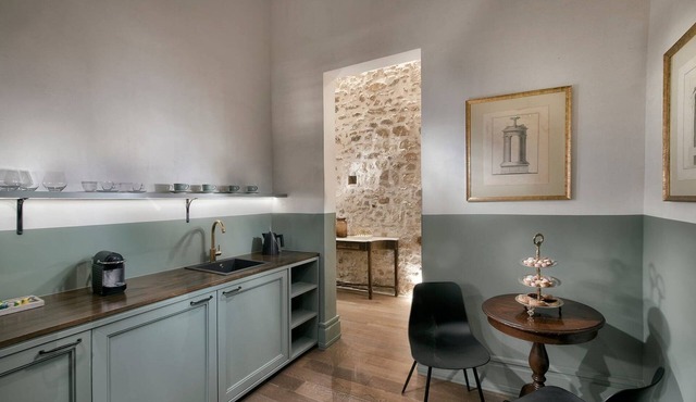 Charming Athens Apartment | 1 Bedroom Suite | Apartment Grandeeney | Athinaidos