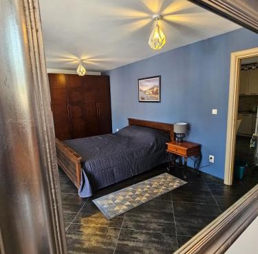 Charming Central Flat - Balcony with Mountain View, Near Beach