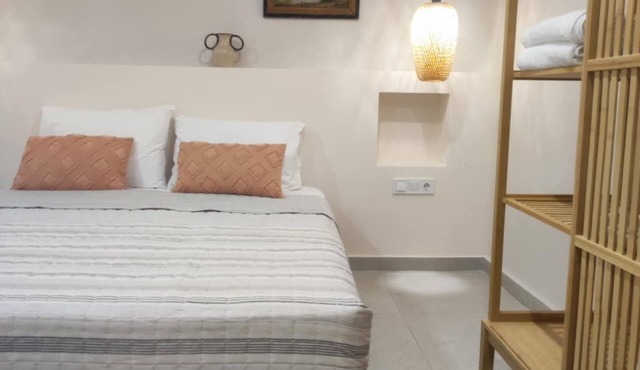 Charming renovated apartment with kitchen and garden in lovely ΜΥΤΗΛΙΝΙΟΙ withAC