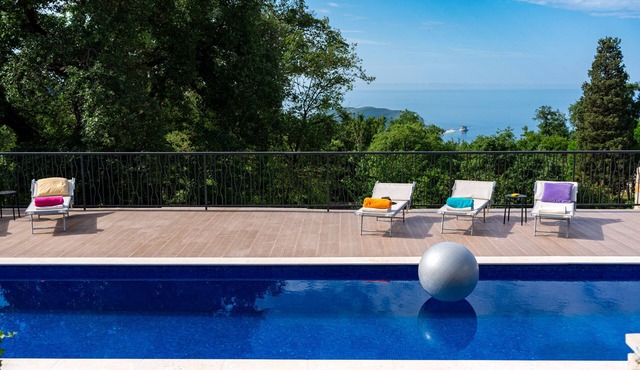 Charming Sea View Villa W/Pool