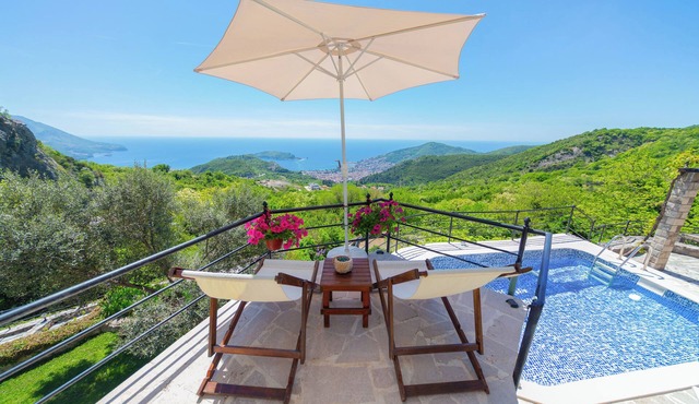 Charming Two-Bedroom Villa with Stunning Sea Views