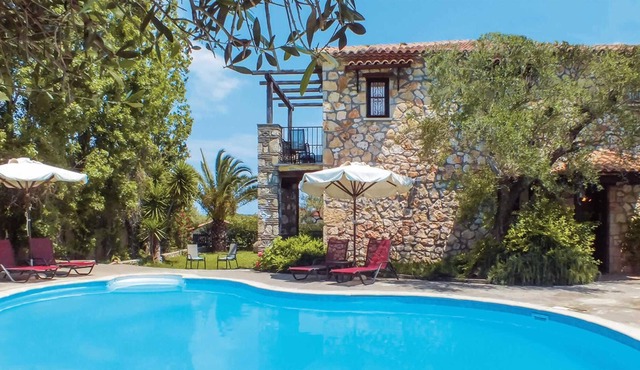 Charming villa, situated in lush gardens