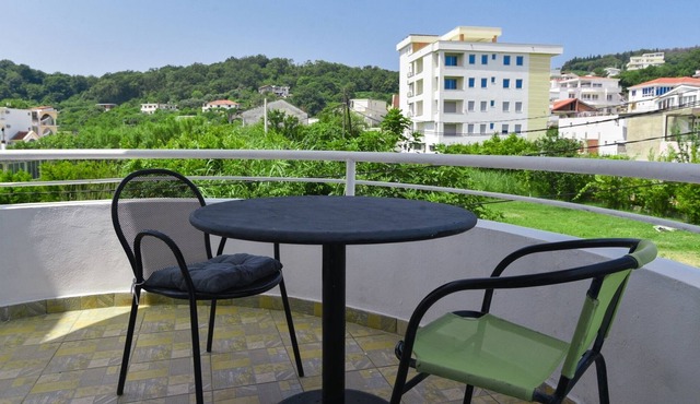 Chic Studio Flat w Garden in Ulcinj
