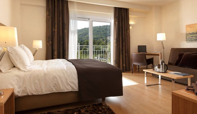 Chloe Hotel