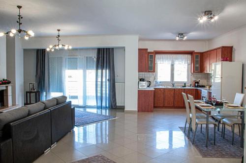 Chloe Maxi Apt 110sqm in Kastoria