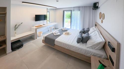Christina Sunshine Apartments in Nea Plagia