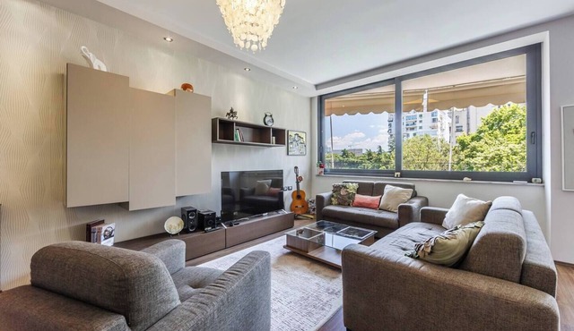 City Lights Apartment | 2BR with Balcony