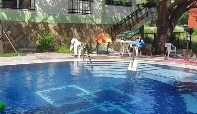 Club House Apartment with Garden and Pool