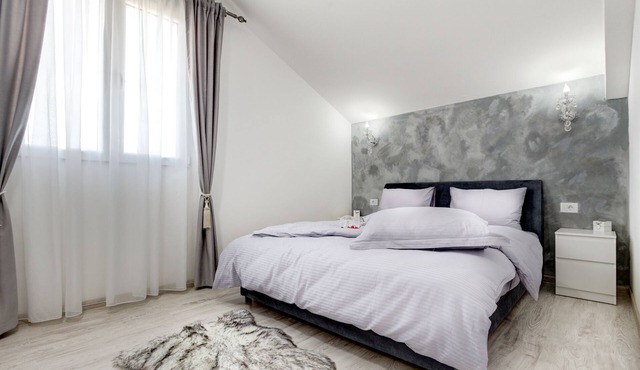Comfort Apartment with Terrace & Bay View