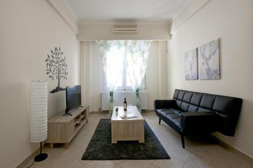 Comfortable apartment at the foot of the Odeon of Herodes Atticus in Athens