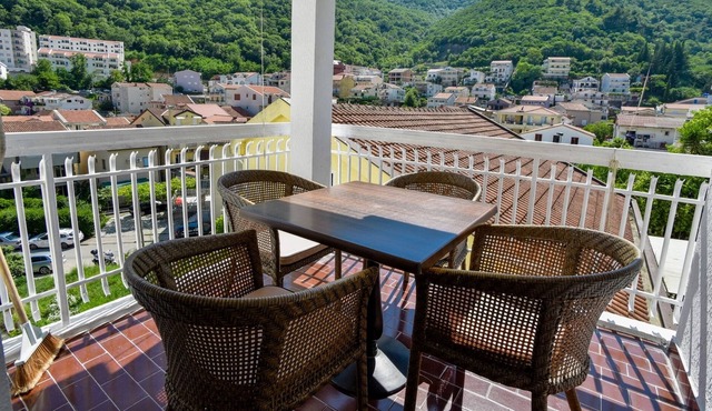 Comfy Flat w Balcony 5 min to Greco Beach in Budva
