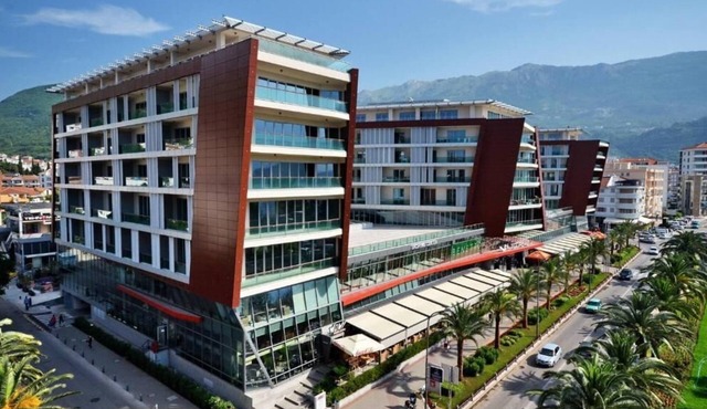 Condo Studio Plaza