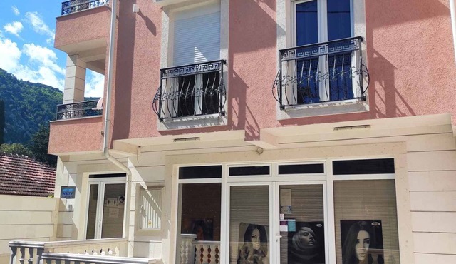 Cosy 2-bedroom apartment - free parking on premises