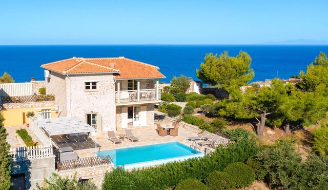 Cosy Villa with Sea-and-Mountain Views near Agios Nikitas in Lefkada
